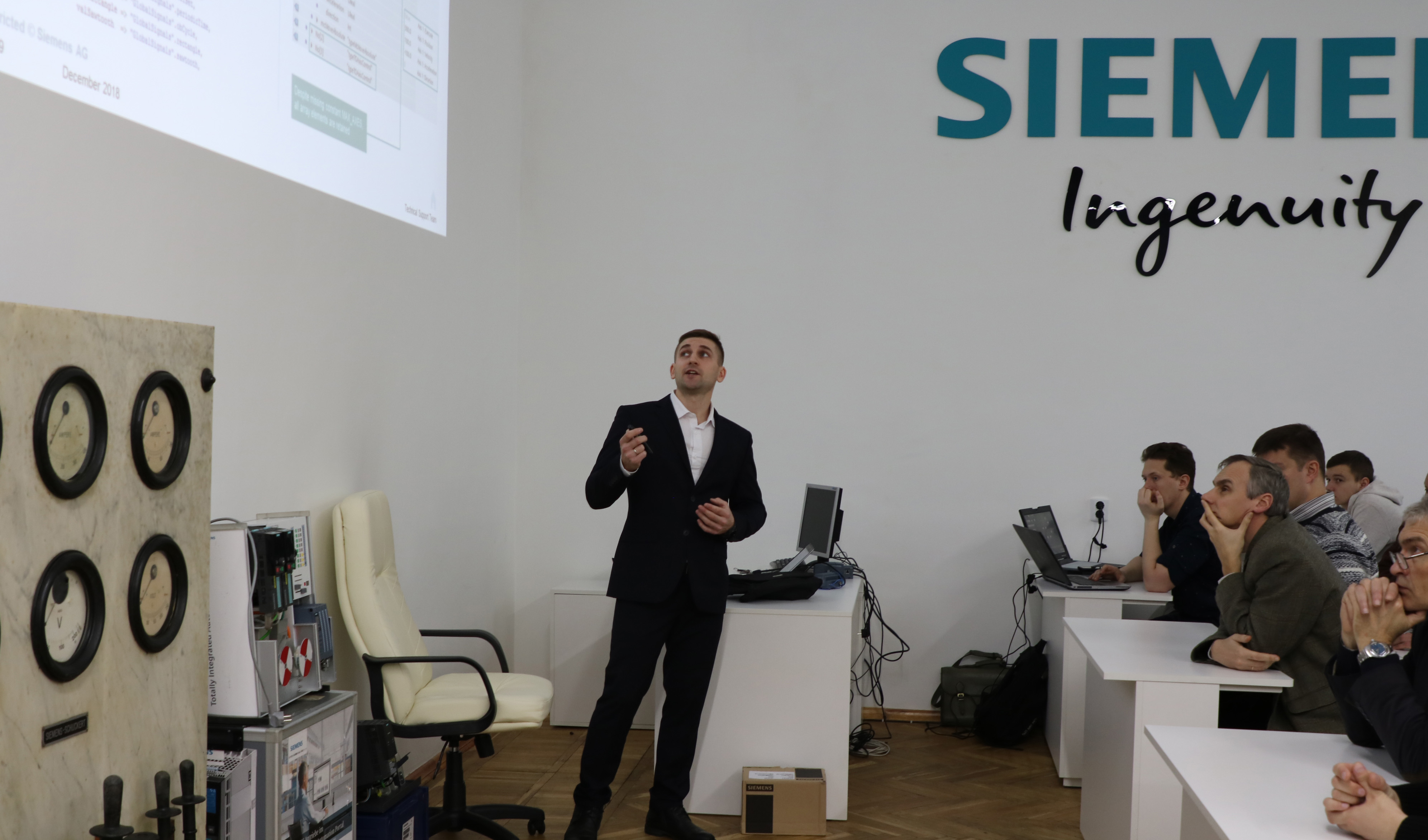 фото лекції директора регіонального підприємства Західне ДП «Siemens-Україна» Ігоря Горбкового у Львівській Політехніці