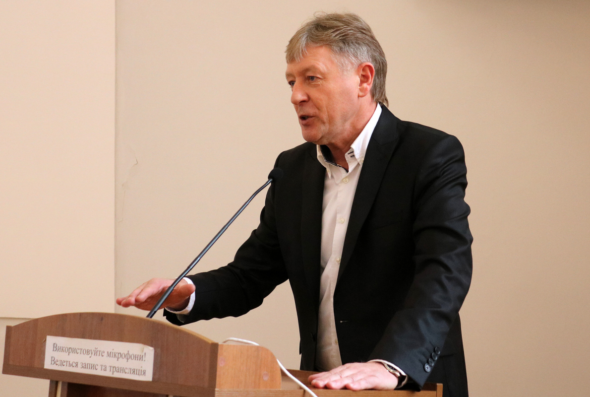 фото вручення дипломів після курсів підвищення кваліфікації «Сертифікація енергетичної ефективності будівель»